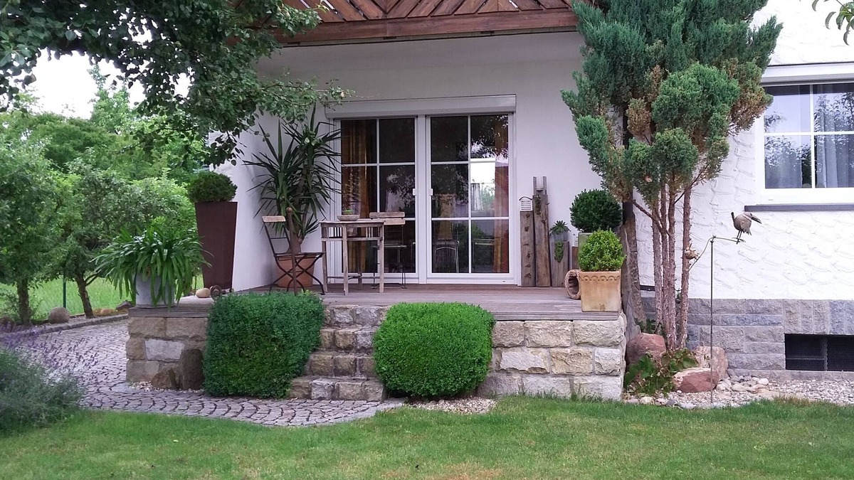 Karlburg Apartment | Vacation apartment 80 m² in the beautiful Main valley, large garden with seating