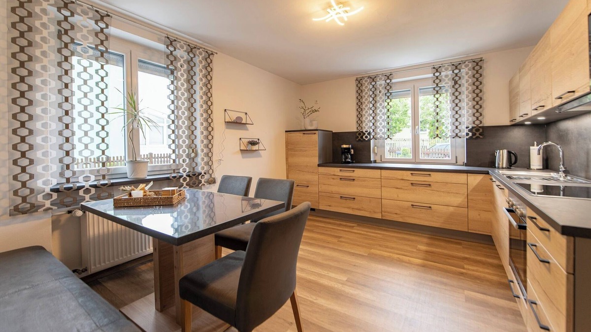 Moosbach Apartment | Vacation apartment 90sqm on the first floor with conservatory