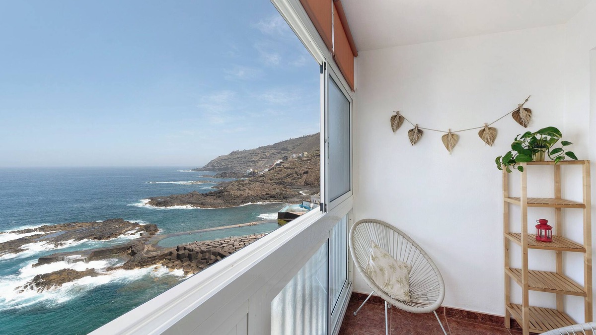 Tacoronte Apartment | Vacation Apartment 'Apartamento Luna' with Sea View, Private Terrace and Wi-Fi