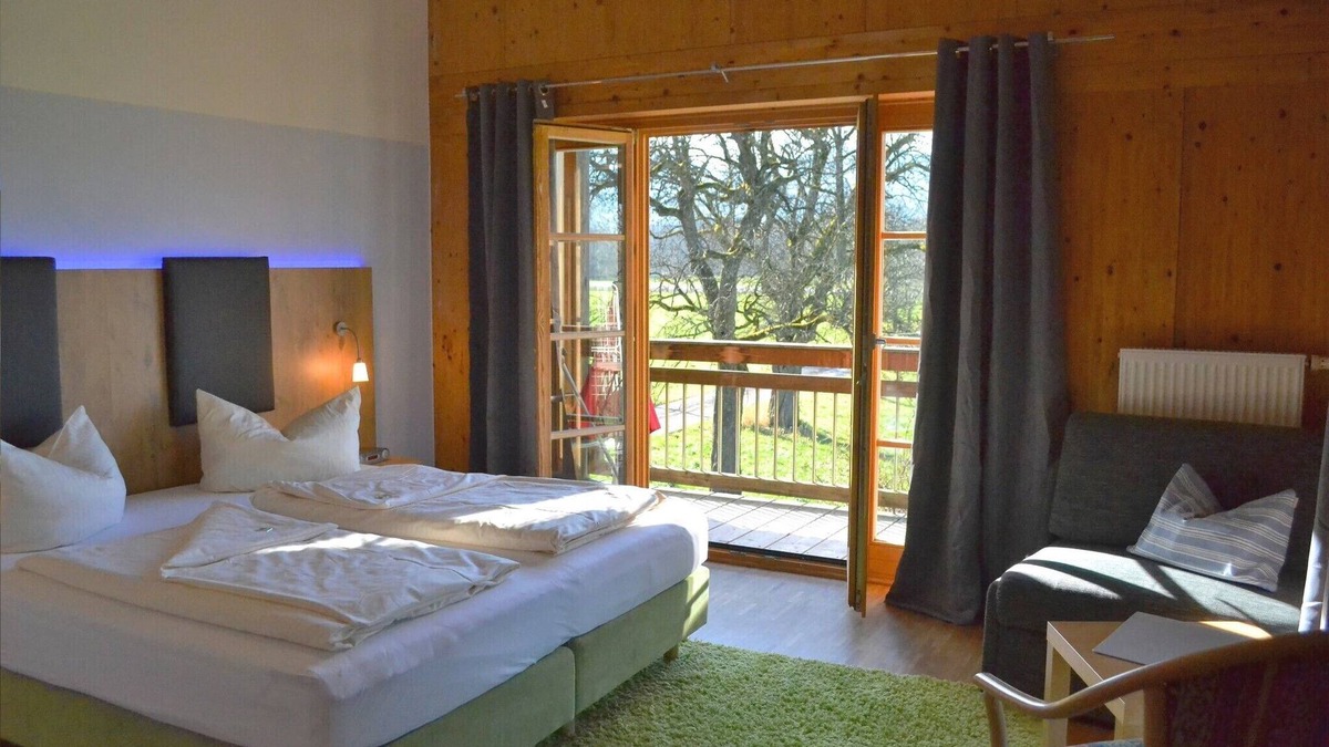 Neubeuern Apartment | Vacation apartment Birnbaum 68 sqm, 2 separate bedrooms, kitchen