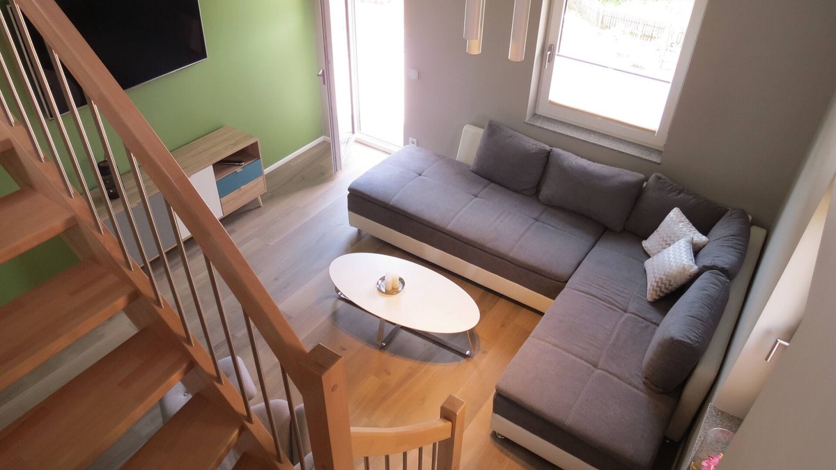 Mondfeld House | Vacation apartment 'Burgblick'