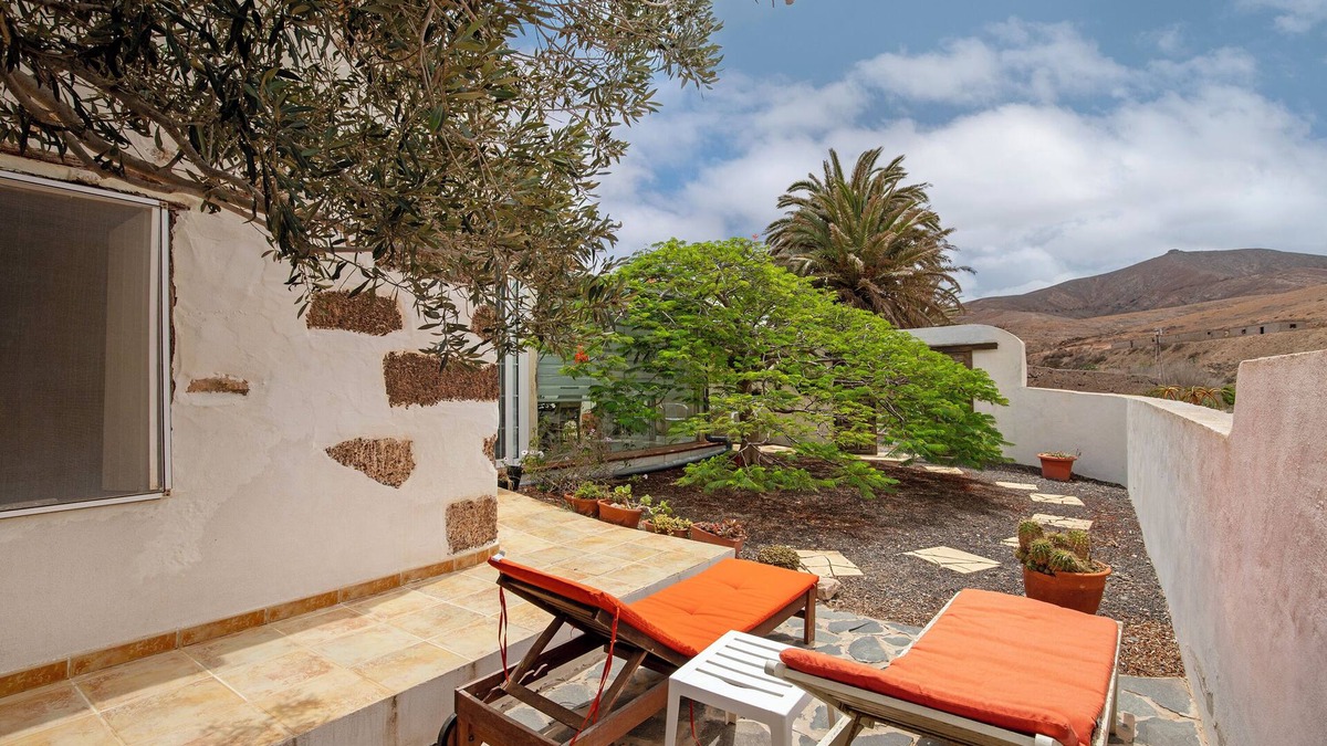 Valle de Santa Ines Apartment | Vacation Apartment 'Casa De Campo' with Private Terrace, Private Garden and Wi-Fi