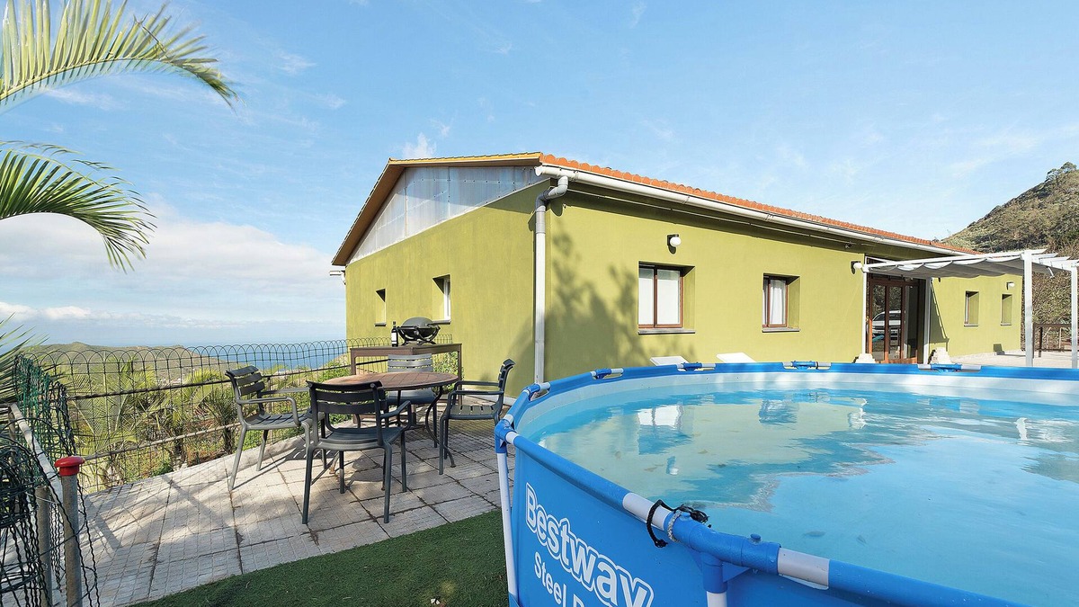 Tegueste Apartment | Vacation Apartment 'Casa Lomo El Aire Sterlizia' with Sea View, Shared Pool and Wi-Fi