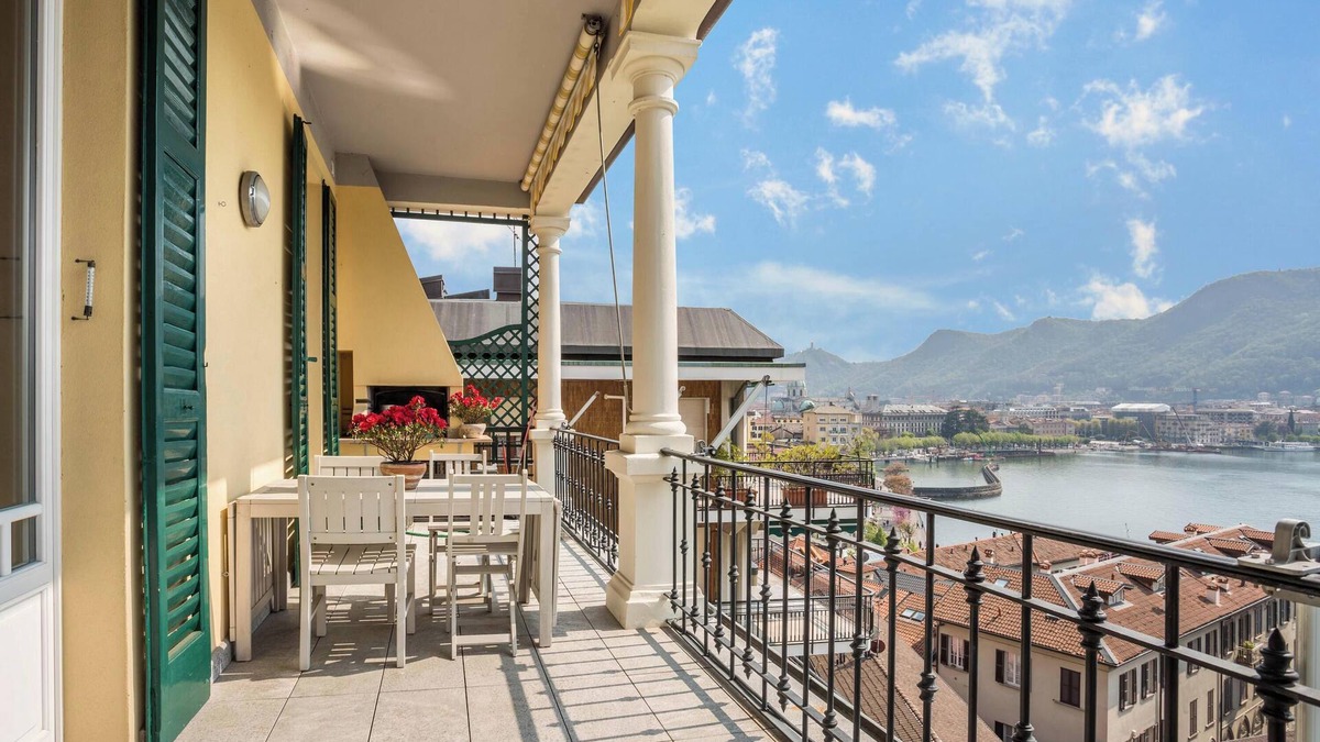 Como Apartment | Vacation Apartment "Central Vista Lago" with Lake View & Private Terrace