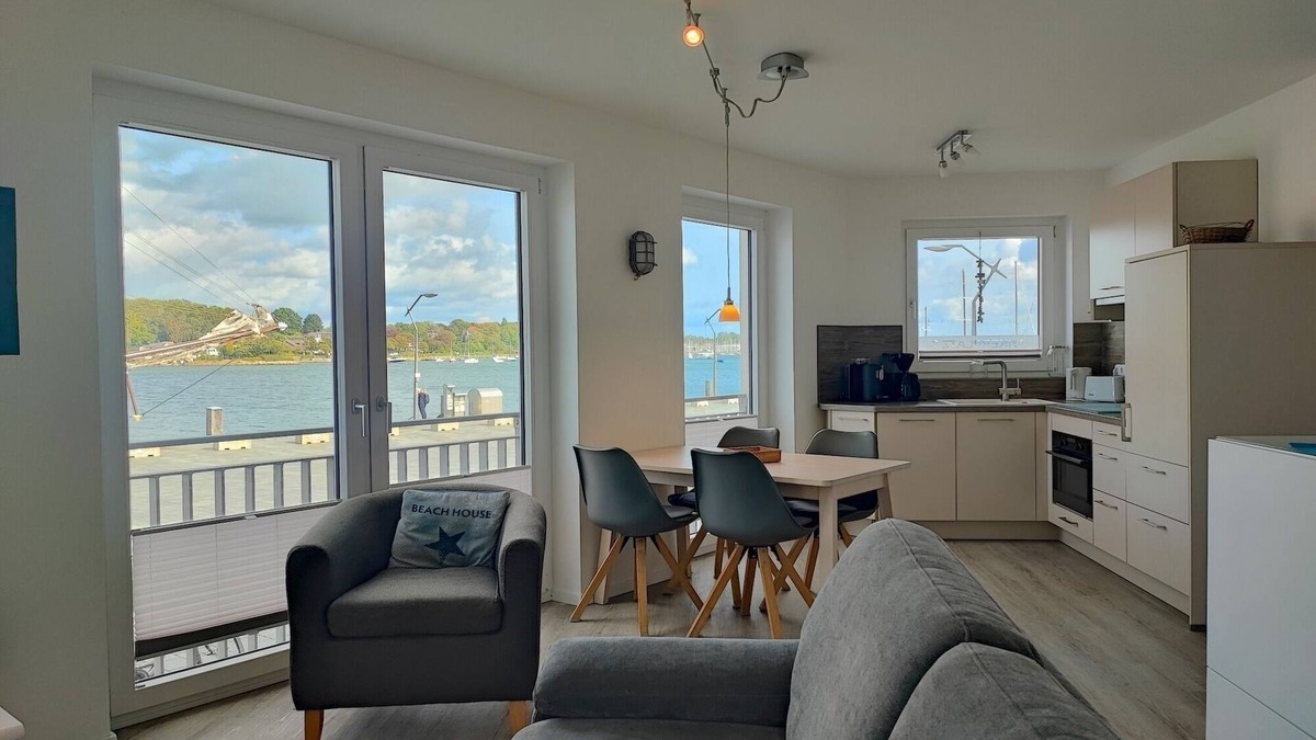 Eckernfoerde Apartment | Vacation apartment/apartment for 4 guests with 71m² in Eckernförde (120826)