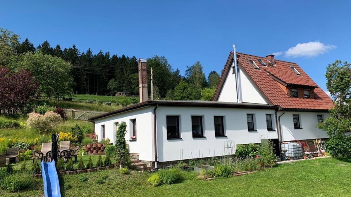 Klingenthal Apartment | Vacation apartment Auf der Sonnenseite - Holiday apartment with 2 bedrooms and fireplace