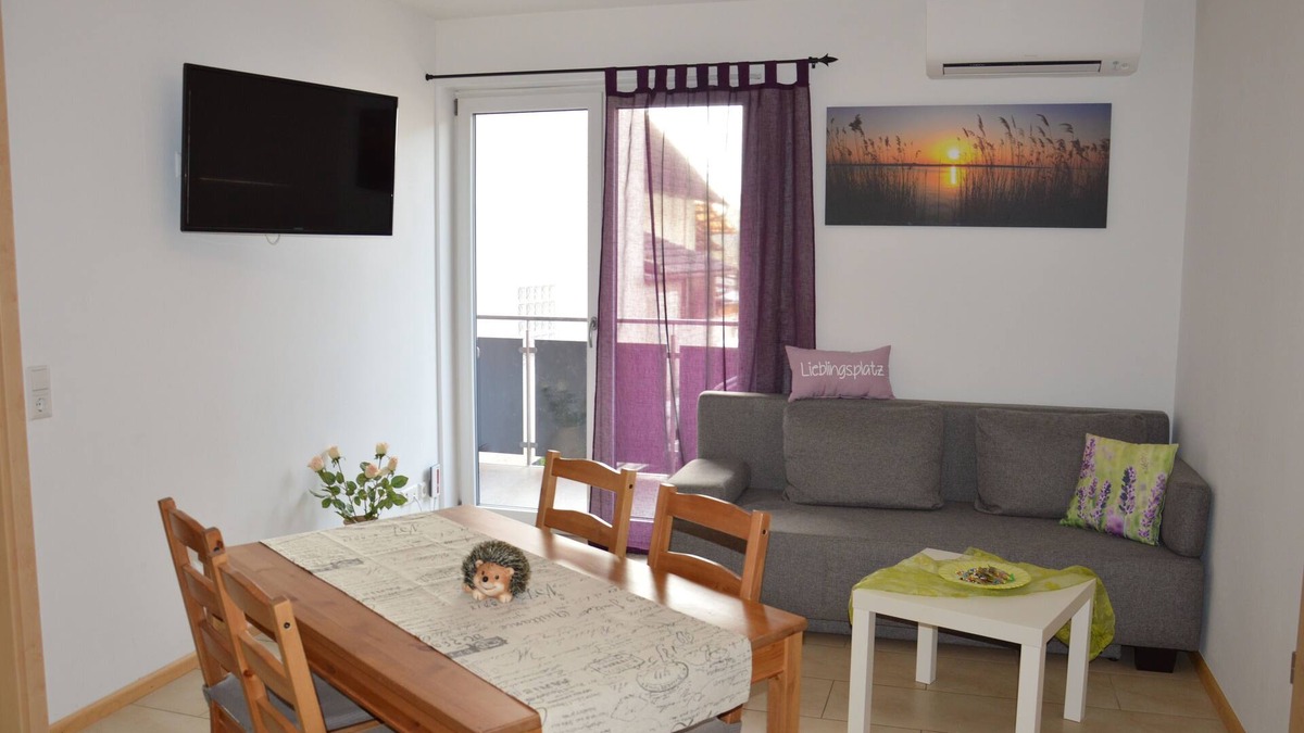 Rheinhausen Apartment | Vacation apartment/apartment for 6 guests with 55m² in Rheinhausen (18002)