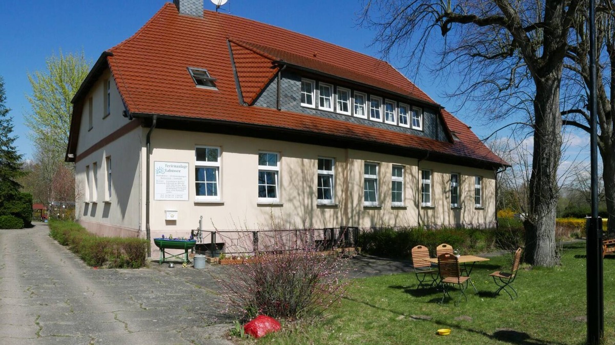 Klein Quassow Apartment | Vacation apartment downstairs in the manor house - Feriendorf Großer Labussee 202