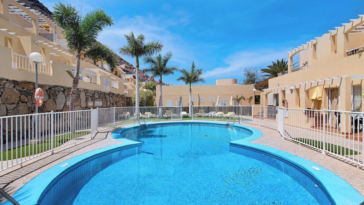 Lomo Quiebre Apartment | Vacation Apartment 'Mangueros Suite 18 Puerto de Mogán' with Mountain View and Shared Pool