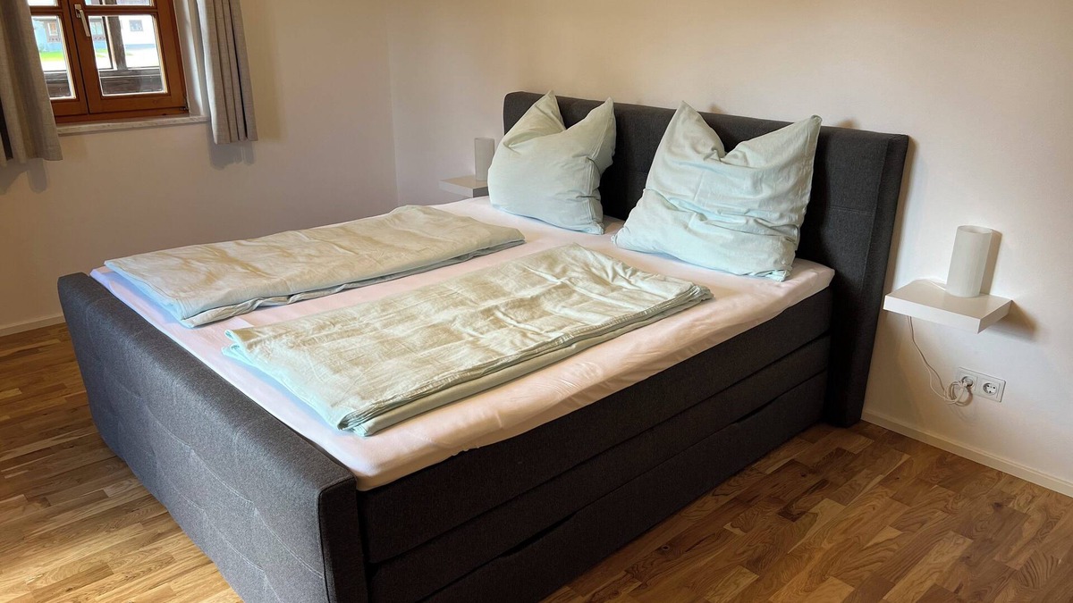 Waging am See Apartment | Vacation apartment for up to 4 people, 90 sqm, 2 bedrooms with balcony