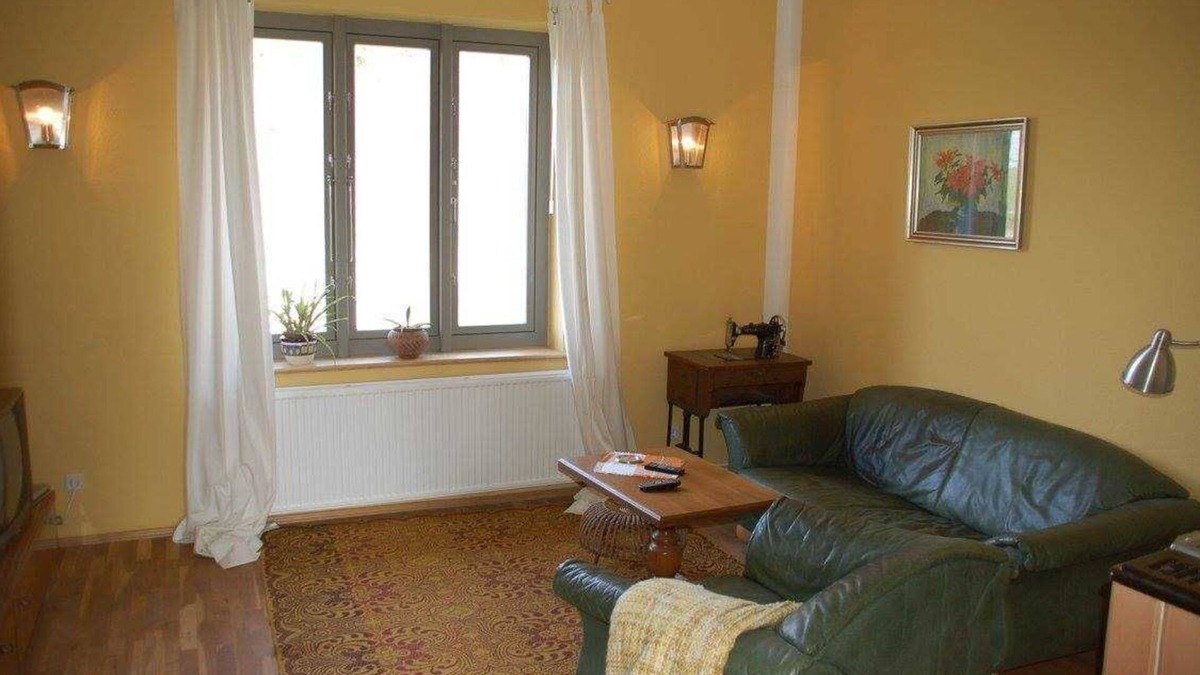Teterow Apartment | Vacation apartment Gänseblümchen - I know a house by the forest.