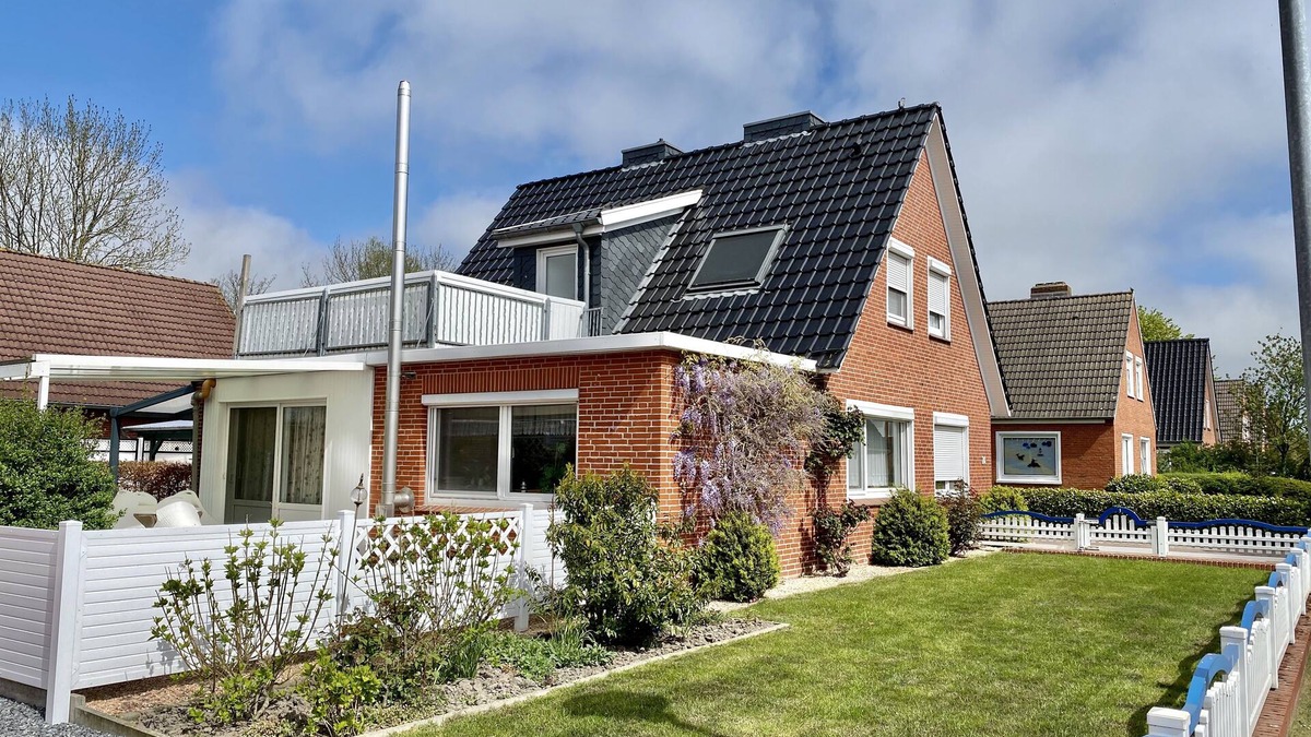 Greetsiel House | Vacation apartment, ground floor, WLAN, covered terrace, wood-burning stove
