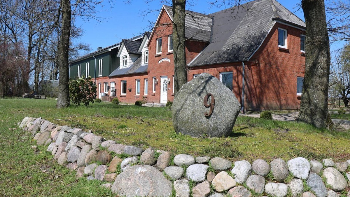Goldelund House | Vacation apartment Hof Margarethental - Renovated half of the house for 6 persons on a beautiful