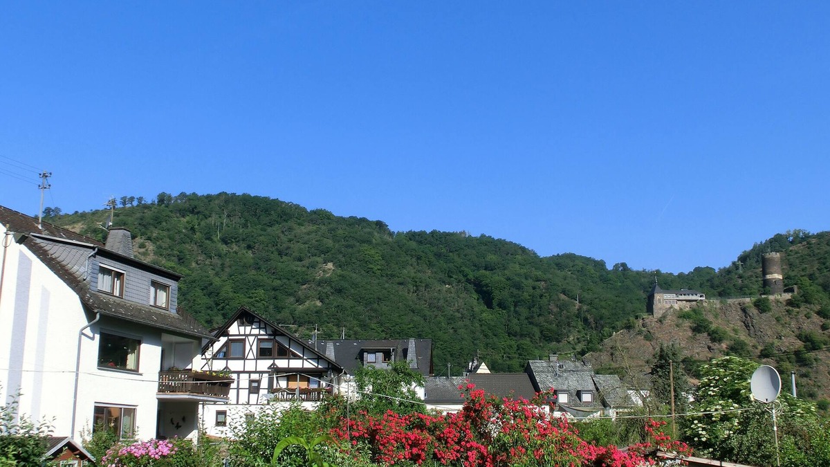 Kurrenberg Apartment | Vacation apartment in Burgen/Untermosel, free guest ticket
