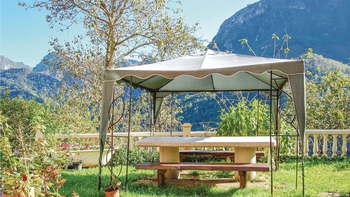 Santovena Apartment | Vacation apartment in the countryside in Cazo, a small mountain village in the Ponga Natural Park in