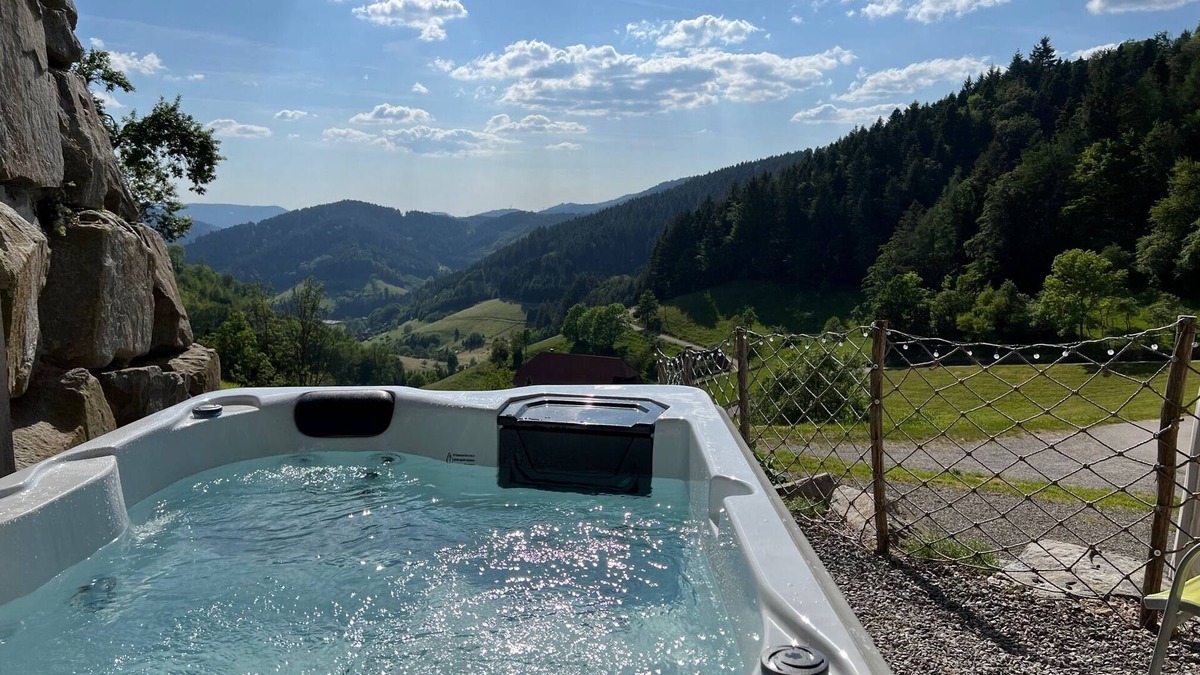 Hausach Apartment | Vacation apartment Kapellenblick 85sqm with whirlpool and infrared sauna, 2 bedrooms for max. 4 persons