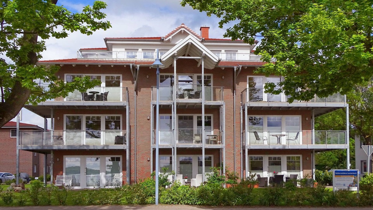 Lauterbach Apartment | Vacation apartment near the harbor with sea view - Hafenresidenz Lauterbach FeWo 2-2