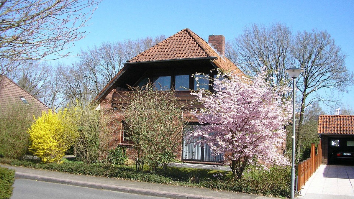 Friedeburg Apartment | Vacation apartment on the ground floor: 3 bedrooms, quiet, ideal for visits to the coast and islands
