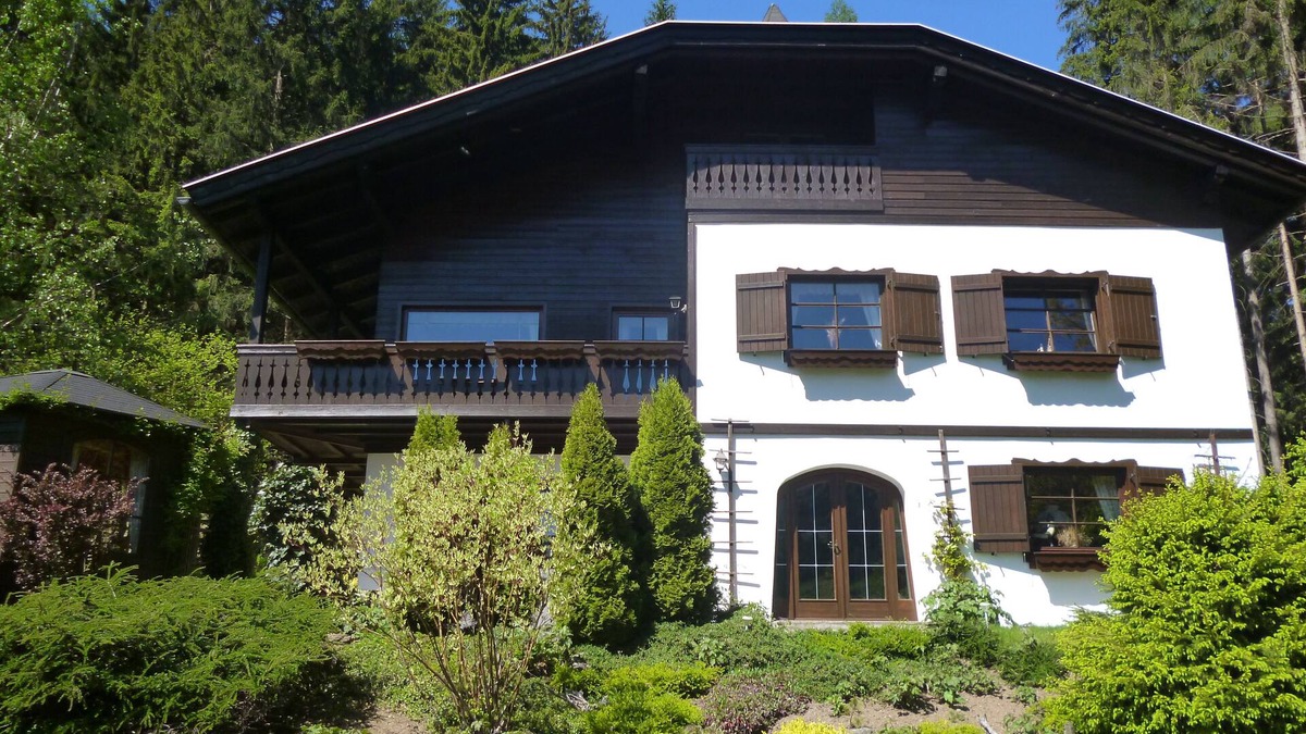 Reisseck Apartment | Vacation apartment right next to the forest,