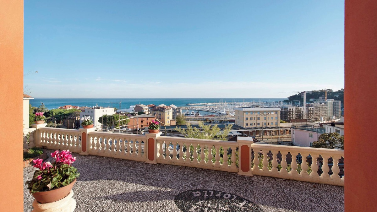 Varazze Apartment | Vacation Apartment Trilocale in villa Apt 5 with Sea View, Garden & Terrace