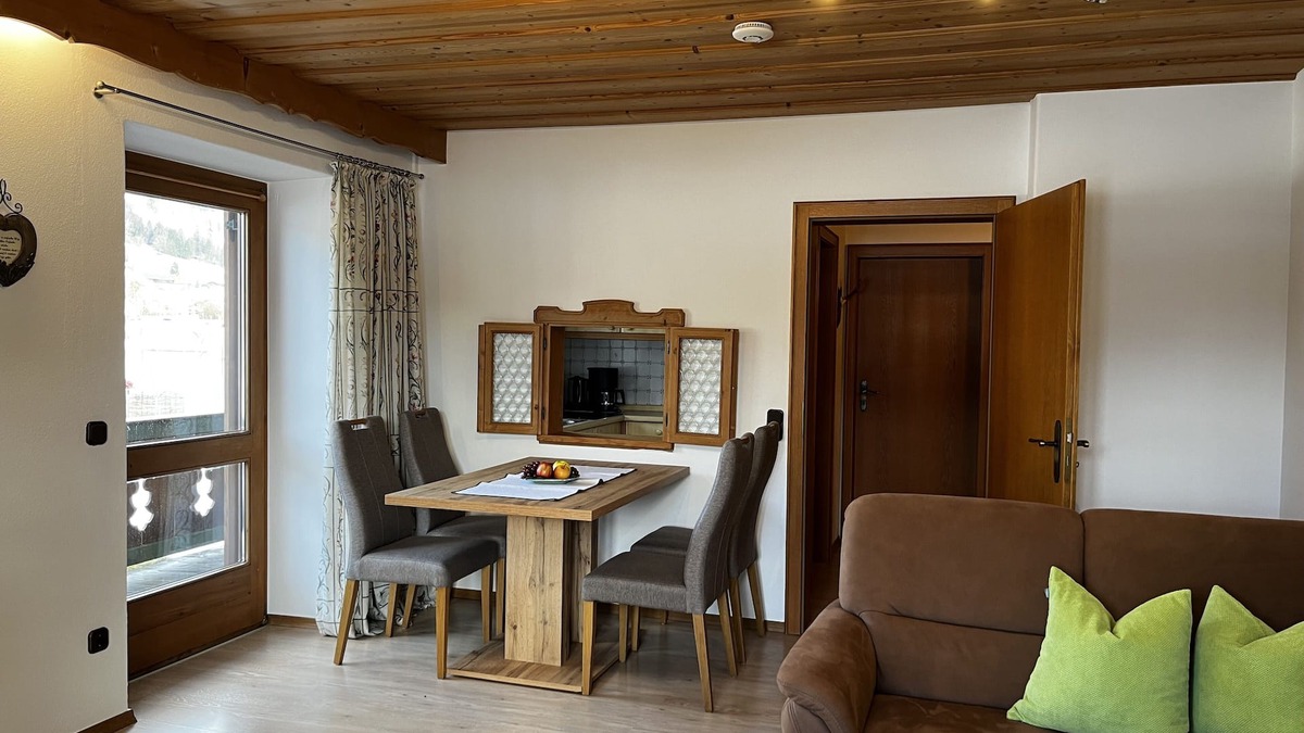 Grashof Apartment | Vacation apartment Weitsee 84sqm, balcony, kitchen, 2 bedrooms, living room, WLAN