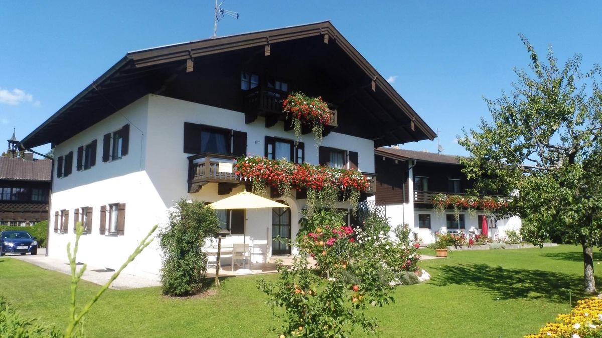 Chieming Apartment | Vacation apartment Wennesz 2 on Lake Chiemsee with south-facing balcony, mountain view and WLAN