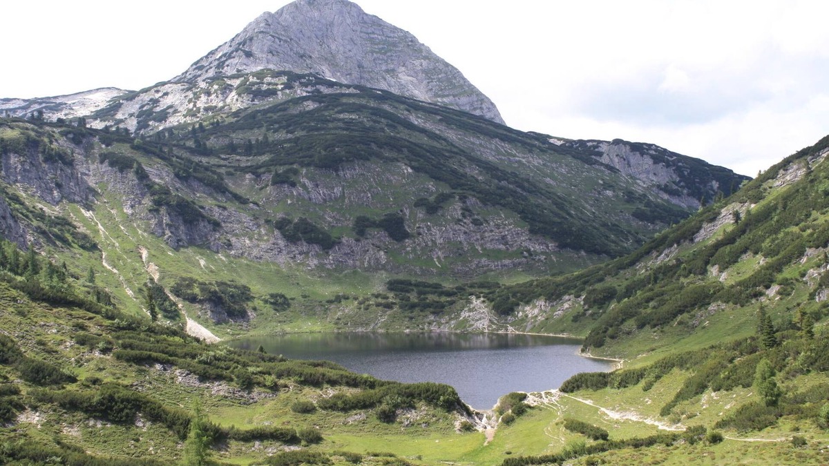 Altaussee Apartment | Vacation apartment with park-like garden in a central location