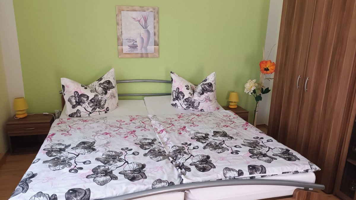 Hanichen Apartment | Vacation apartment with large garden area and outdoor swimming pool