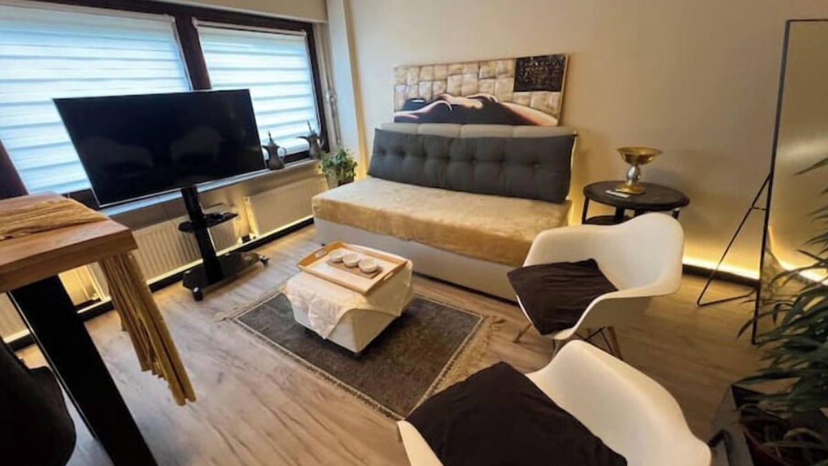 Neuenbuerg Apartment | Vacation apartment with garden and terrace