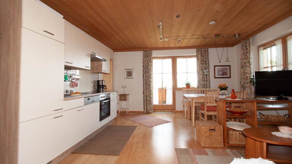 Riedering Apartment | Vacation apartment with south-facing balcony