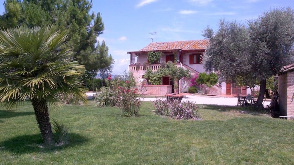 Notaresco Apartment | Vacation apartment with pool in historic country house Casa Norina