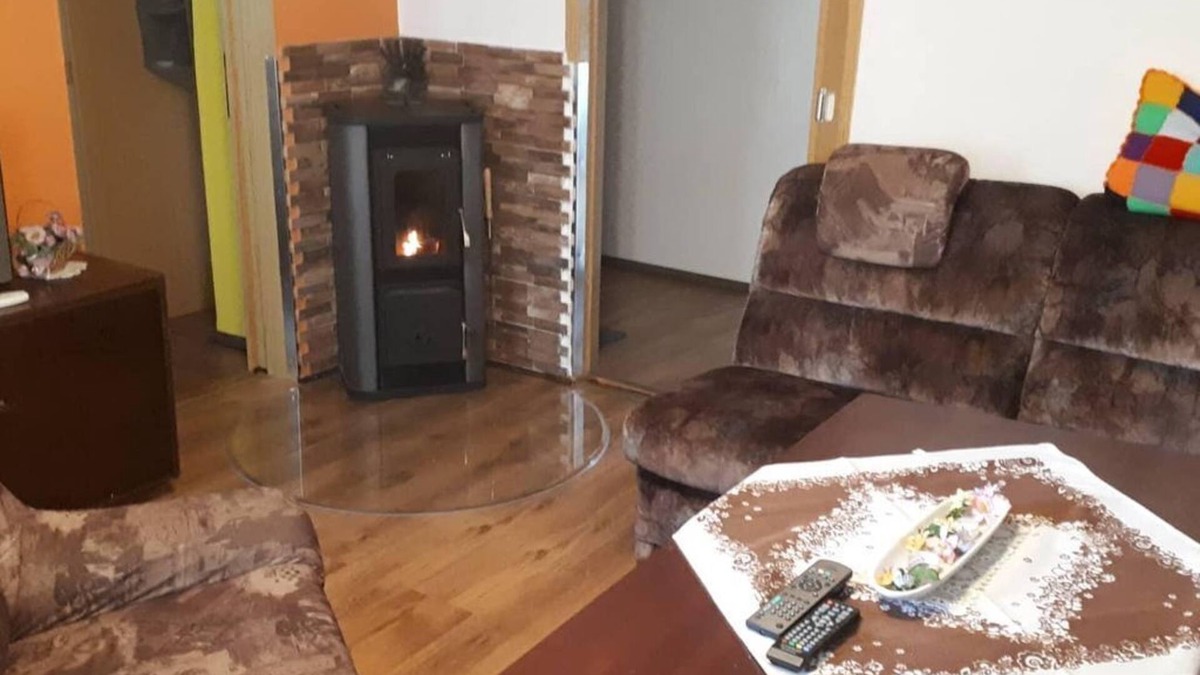 Greiz Apartment | Vacation apartment Zur Modell-Auto-Galerie Greiz - apartment, shower, WC, 1 bedroom, 1