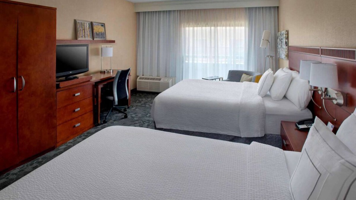 Foxboro Hotel | Vacation At Its Finest! 4 Pet-Friendly Units, Near F. Gilbert Hills State Forest