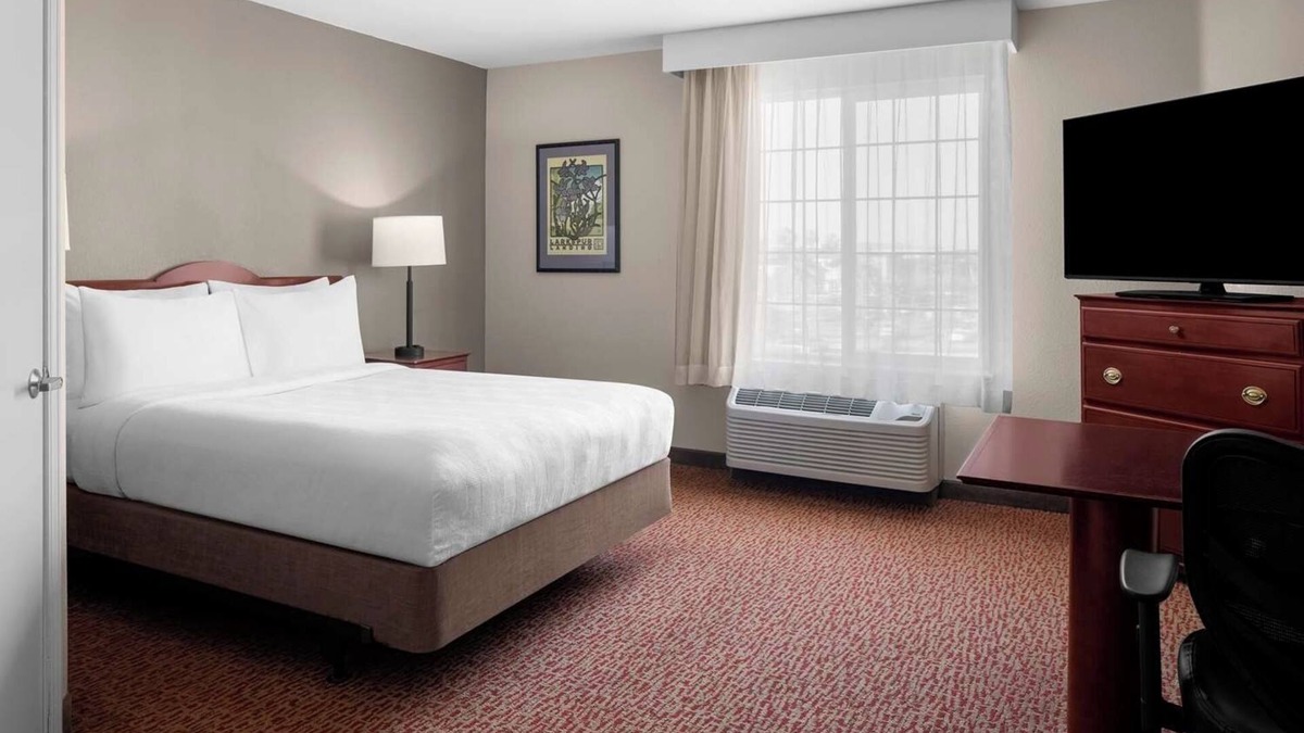 East Lake Hills House | Vacation At its Finest! Relaxing Studio Suite w/Complimentary Breakfast!