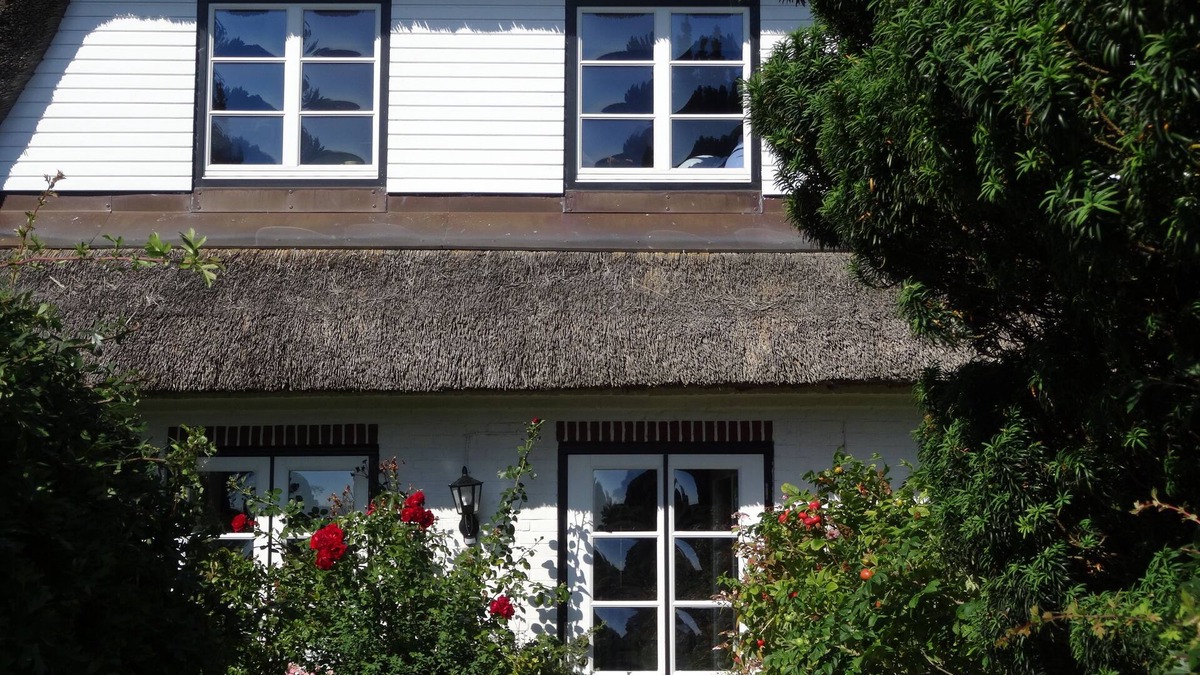 Pommerby Apartment | Vacation by the sea in a thatched-roof house; fireplace, free WiFi, 2 Smart TVs, sauna from 2022