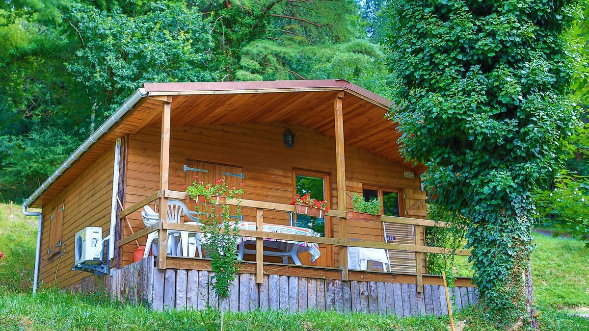 La Bastide-Clairence Ski Chalet | VACATION COTTAGES IN THE BASQUE COUNTRY A HAVEN OF PEACE IN THE COUNTRYSIDE, SWIMMING POOL