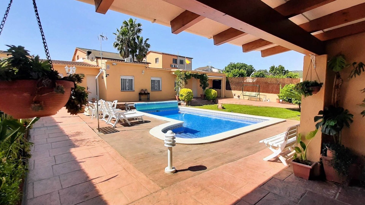 Santa Oliva House | VACATION CHALET with private pool and barbecue.