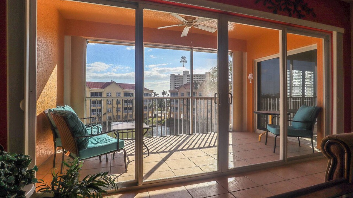South Island Condo | Vacation Condo! Bella Lago 442 Deluxe 2B/2B w/Den Condo Steps from Beach!