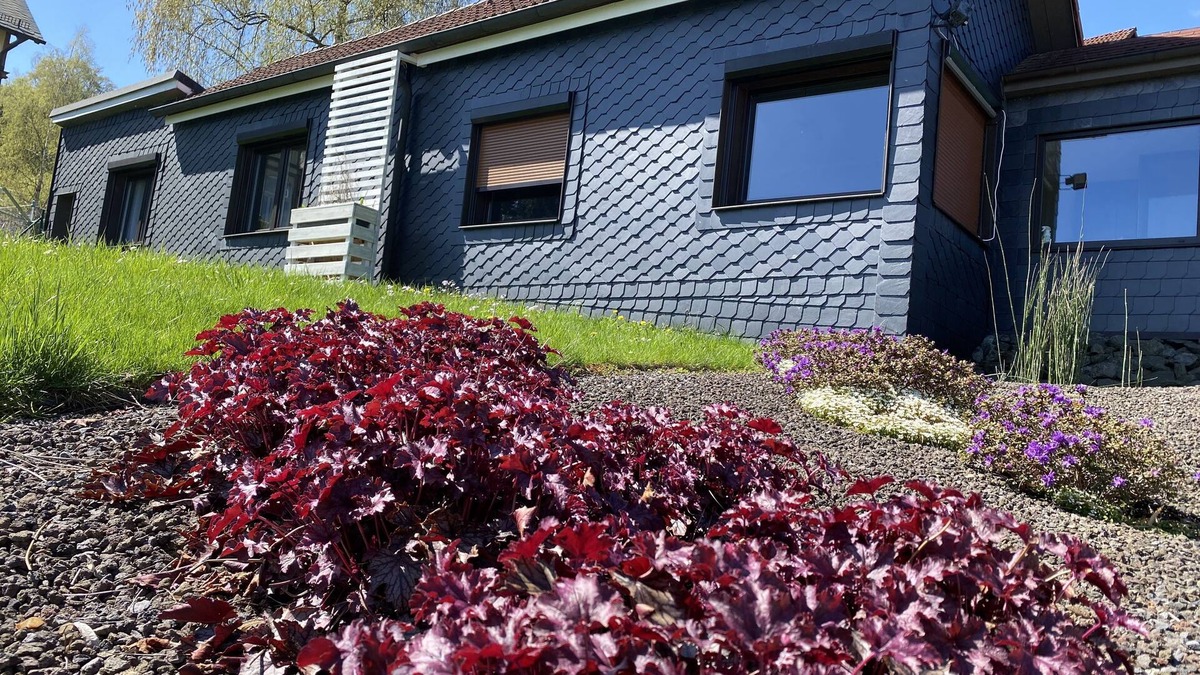 Friedrichroda House | Vacation cottage garden view directly at the forest & spa gardens