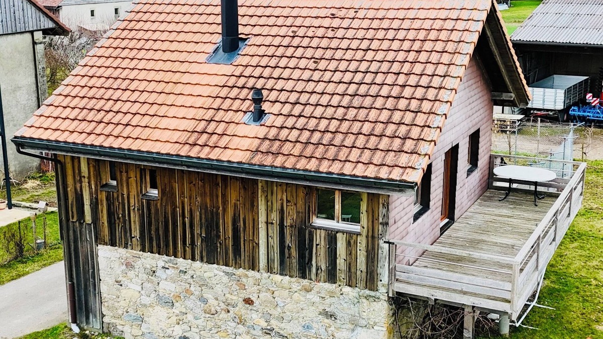 Dompierre House | Vacation cottage in a quiet country setting. Meet alpacas.