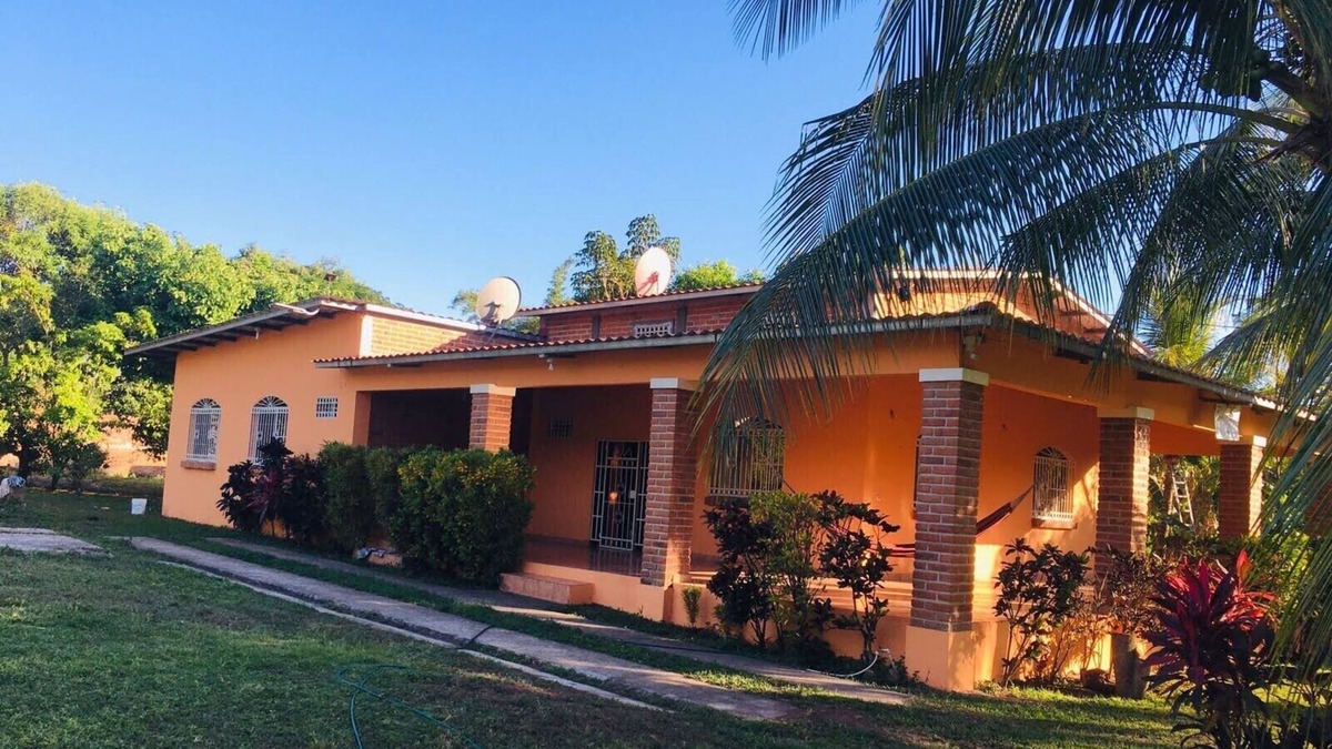 Caluco House | vacation country home