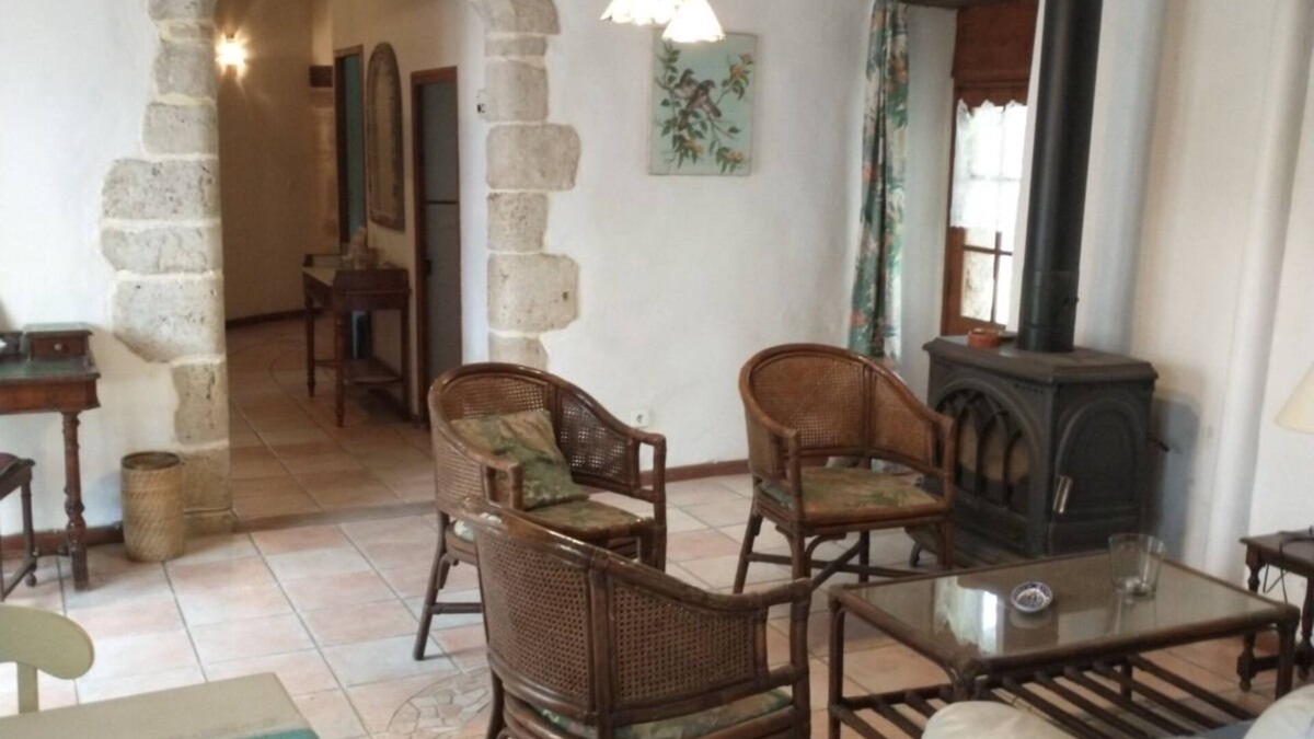 Allemagne-en-Provence Apartment | Vacation apartment/apartment for 4 guests with 80m² in Allemagne-en-Provence (172704)