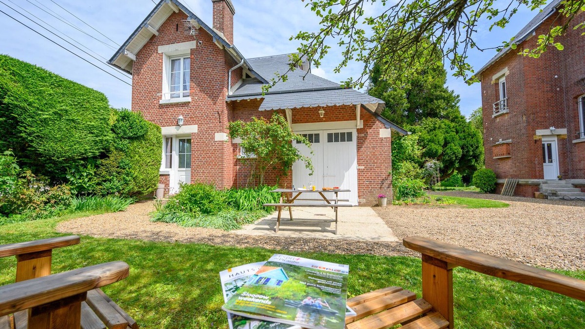 Saint-Just-en-Chaussee Cottage | Vacation home in a quiet, green setting