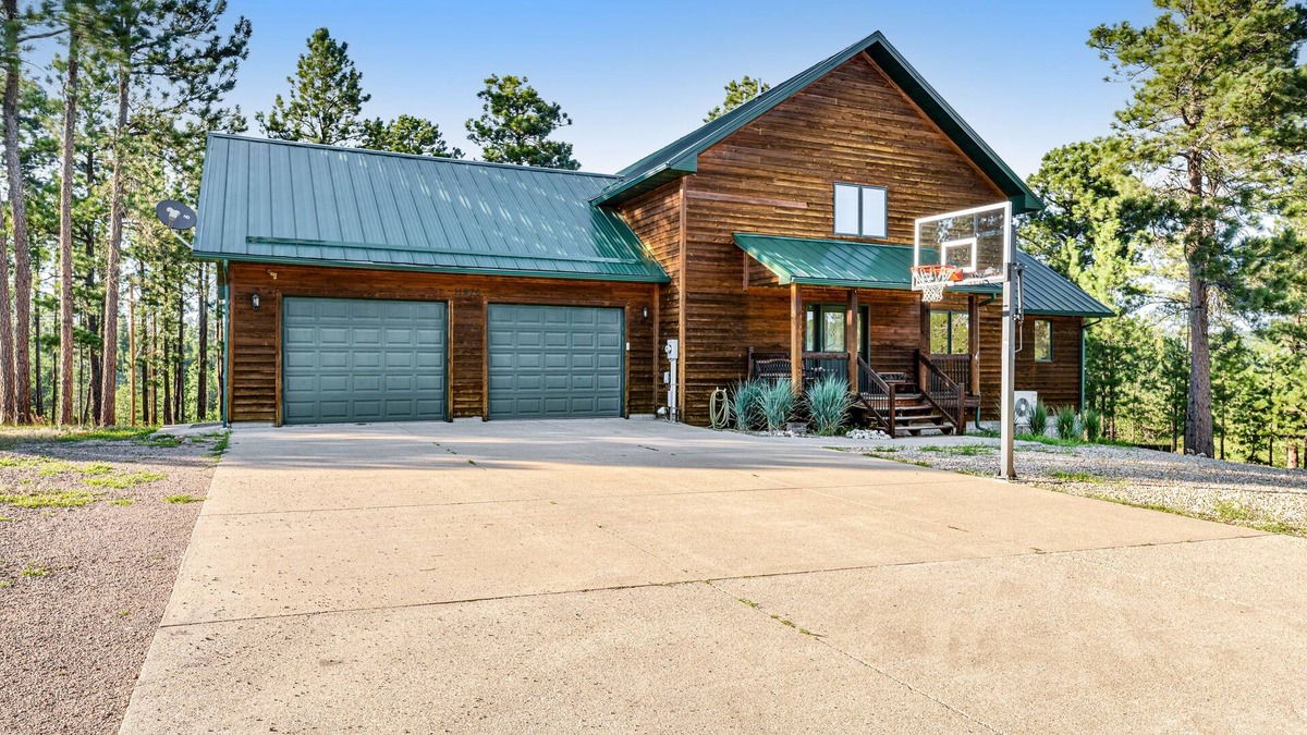 Deadwood House | Vacation gem with pool table, shuffleboard, wet bar, furnished decks, & hot tub