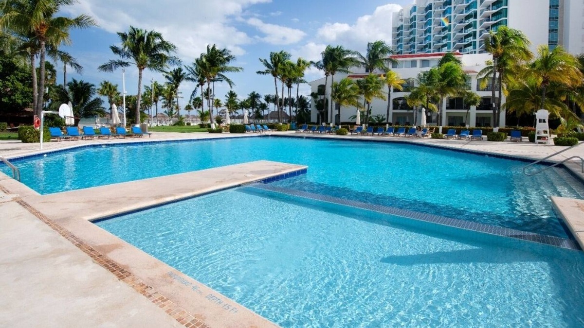 Punta Cancun Apartment | Vacation getaway with beach access & balcony