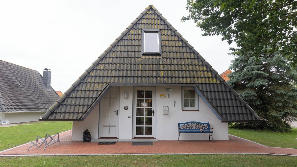 Wurster Nordseekuste House | Vacation home Medemsand 1, idyllic and in the middle of the action.