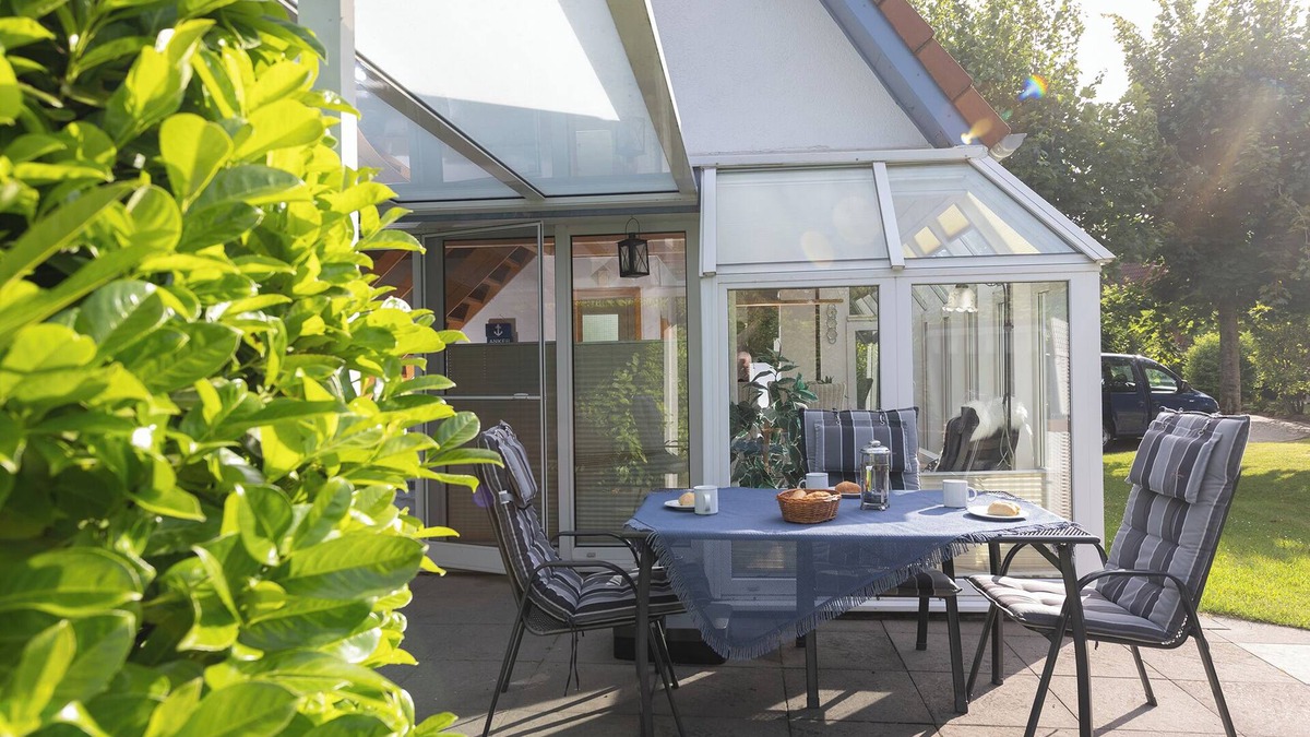 Dorumer Neufeld House | Vacation home Ellersiek. Inviting and at the harbor.