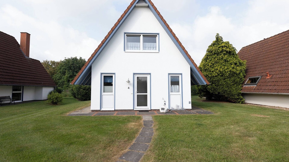 Dorumer Neufeld House | Vacation home Tegeler Plate 4, charming and close to the beach.