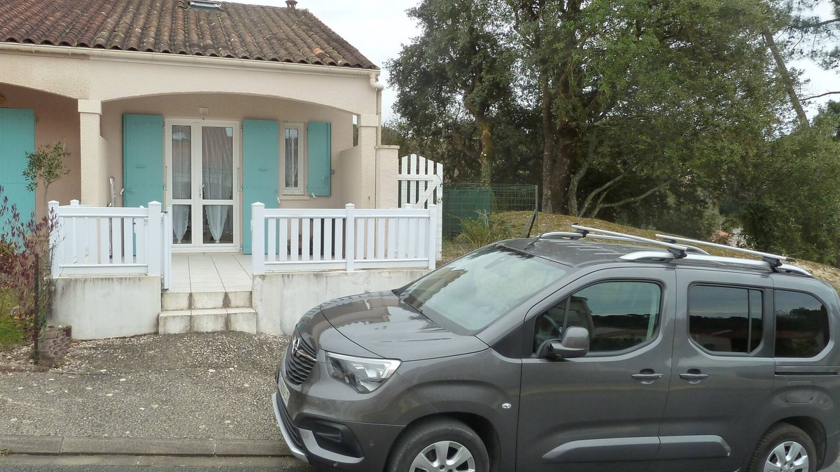 Meschers-sur-Gironde House | Vacation home for 2 adults and 2 children