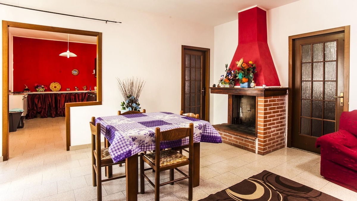 San Giovanni Suergiu House | Vacation Home Casa Lucia with A/C & Balcony